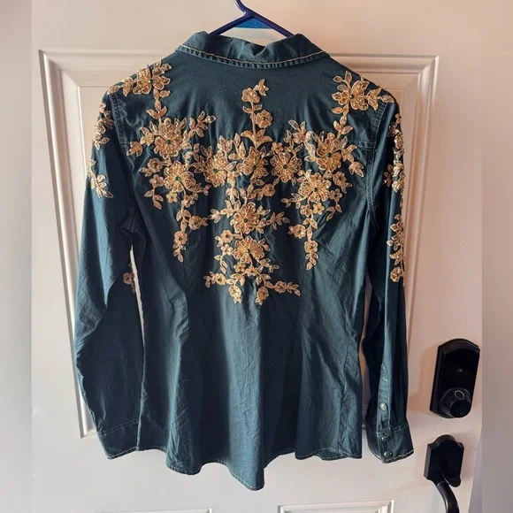 Wrangler Dark Green Shirt with Gold Embroidery - Picture 2 of 3